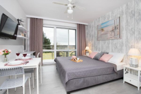 Sea Power Horyzont Apartament typu Queen nr 14 z balkonem i tarasem by Noclegi Renters